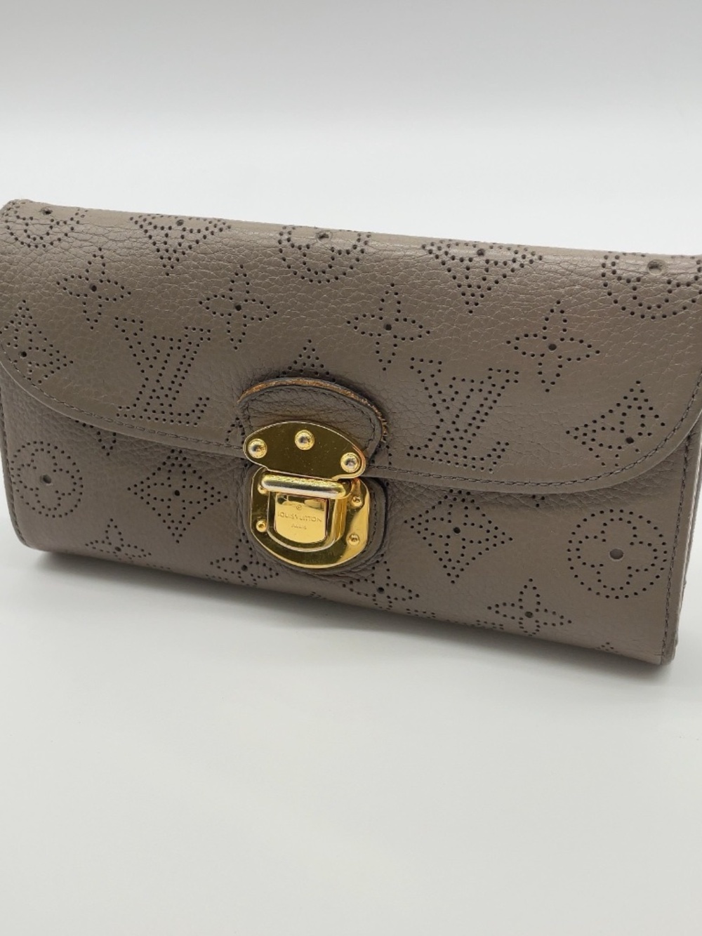 Louis Vuitton Mahina Amelia Taupe Gray Long Wallet